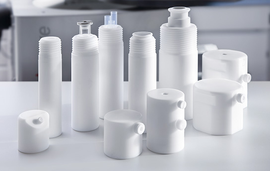 Pressure digestion vessels and liners