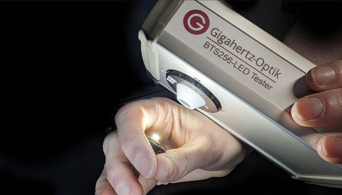 Light and radiation measuring devices